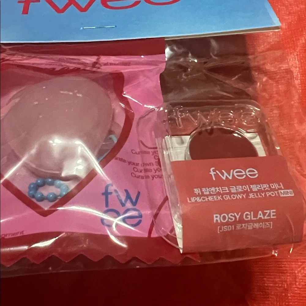 NWT fwee LIP&CHEEK GLOWY JELLY POT mini + Keychain SET - JS01 ROSY GLAZE